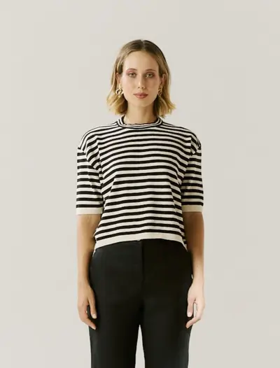 Blusa Tricot Listras Mangas Curtas