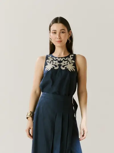 Blusa Linho Bordado Botões Costas