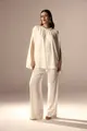 Conjunto Calça e Blusa Ampla com Bordado Decote