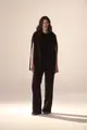 Conjunto Calça e Blusa Ampla com Bordado Decote