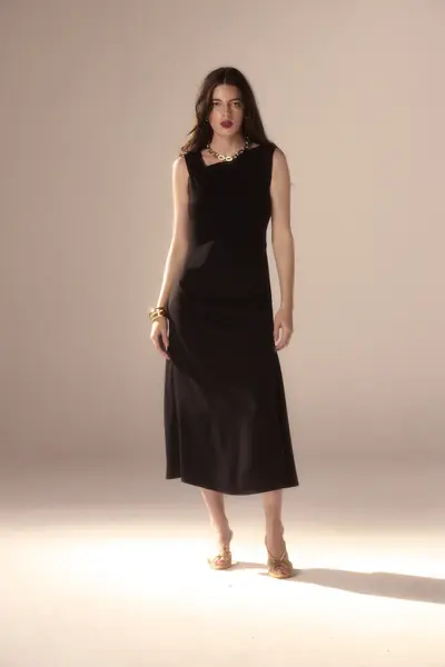 Vestido Assimetria Decote