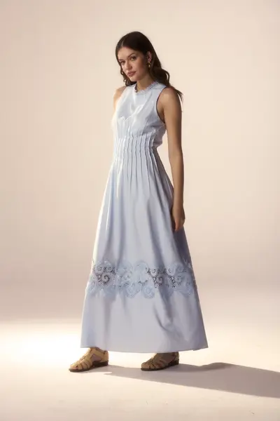 Vestido Nervuras e Rendas