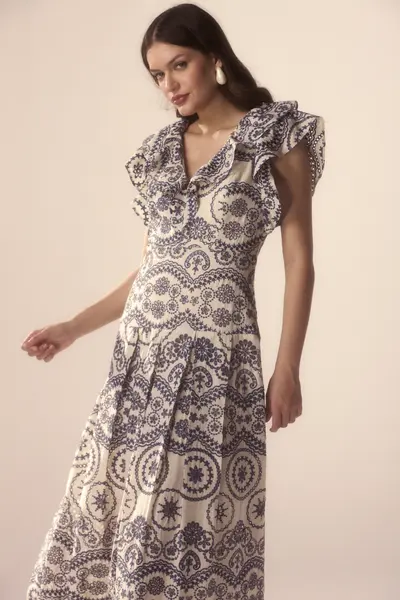 Vestido Bordado Babados
