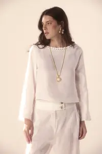 Blusa Manga Longa Detalhe Decote Linho