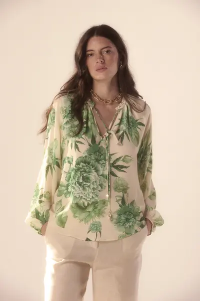 Blusa Floral Mangas Longas
