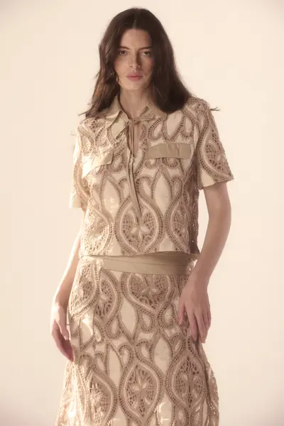 Blusa Algodão e Aplicação Crochê