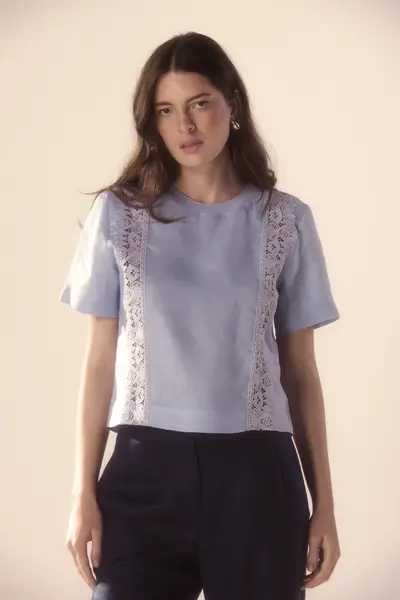 Blusa Linho Detalhe Renda