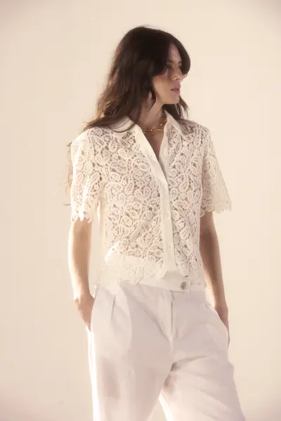 Camisa Renda Com Gola Manga Curta