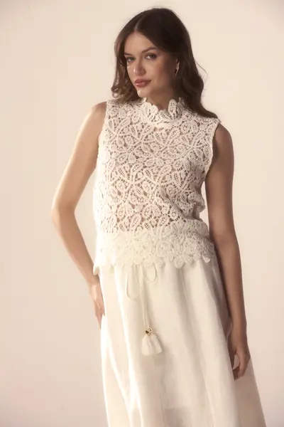 Blusa Renda Gola Alta