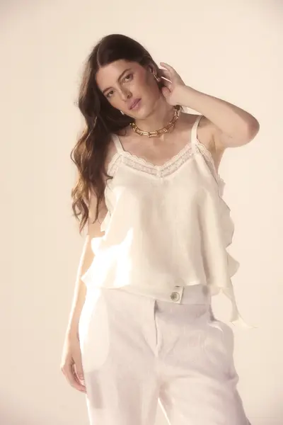 Blusa Babados Laterais Detalhe Renda Decote