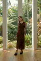 Vestido Tule Drapeado e Mangas Longas