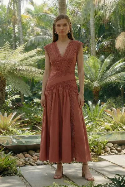 Vestido Decote Transpassado Aplicações