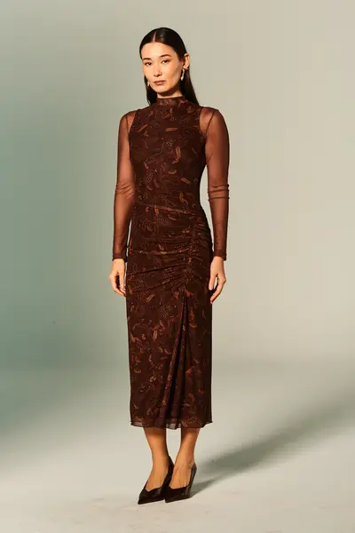 Vestido Gola Alta Drapeado Tule