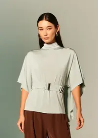 Blusa Gola Alta Com Capa E Cinto