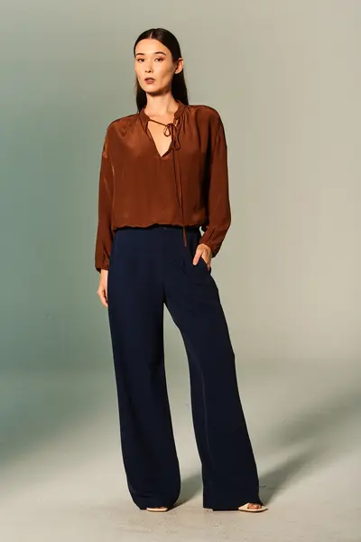 Calça Flare Bolsos