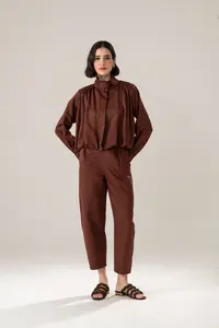 Calça Acetinada Com Bolsos