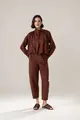 Calça Acetinada Com Bolsos