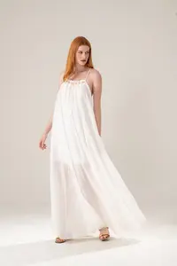 Vestido Detalhe Metal Decote